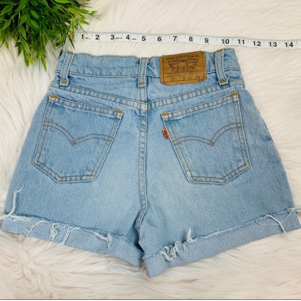 24” vintage Levi shorts